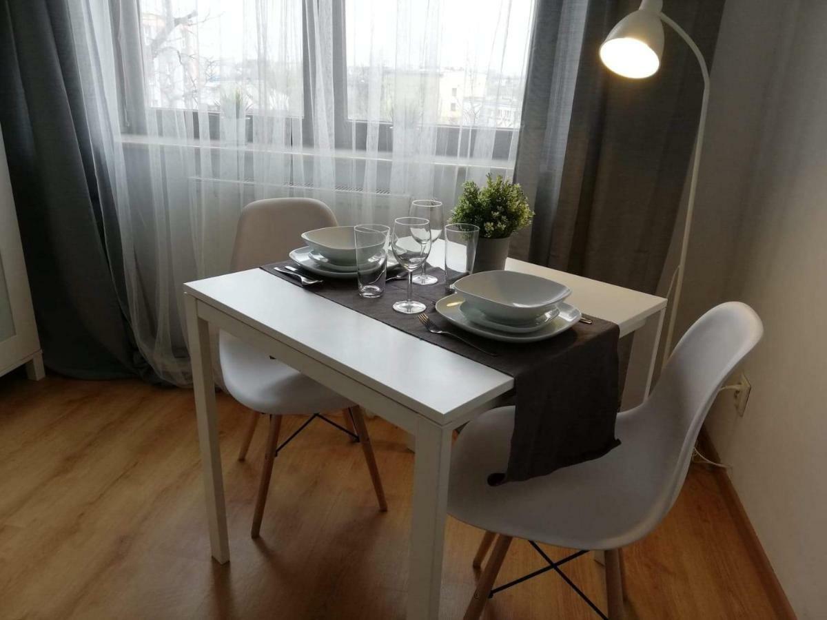 Pokoje Przy Rondzie Apartment เชสโตฮอวา ภายนอก รูปภาพ