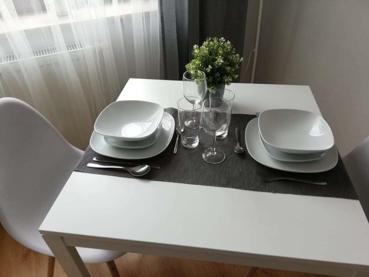 Pokoje Przy Rondzie Apartment เชสโตฮอวา ภายนอก รูปภาพ
